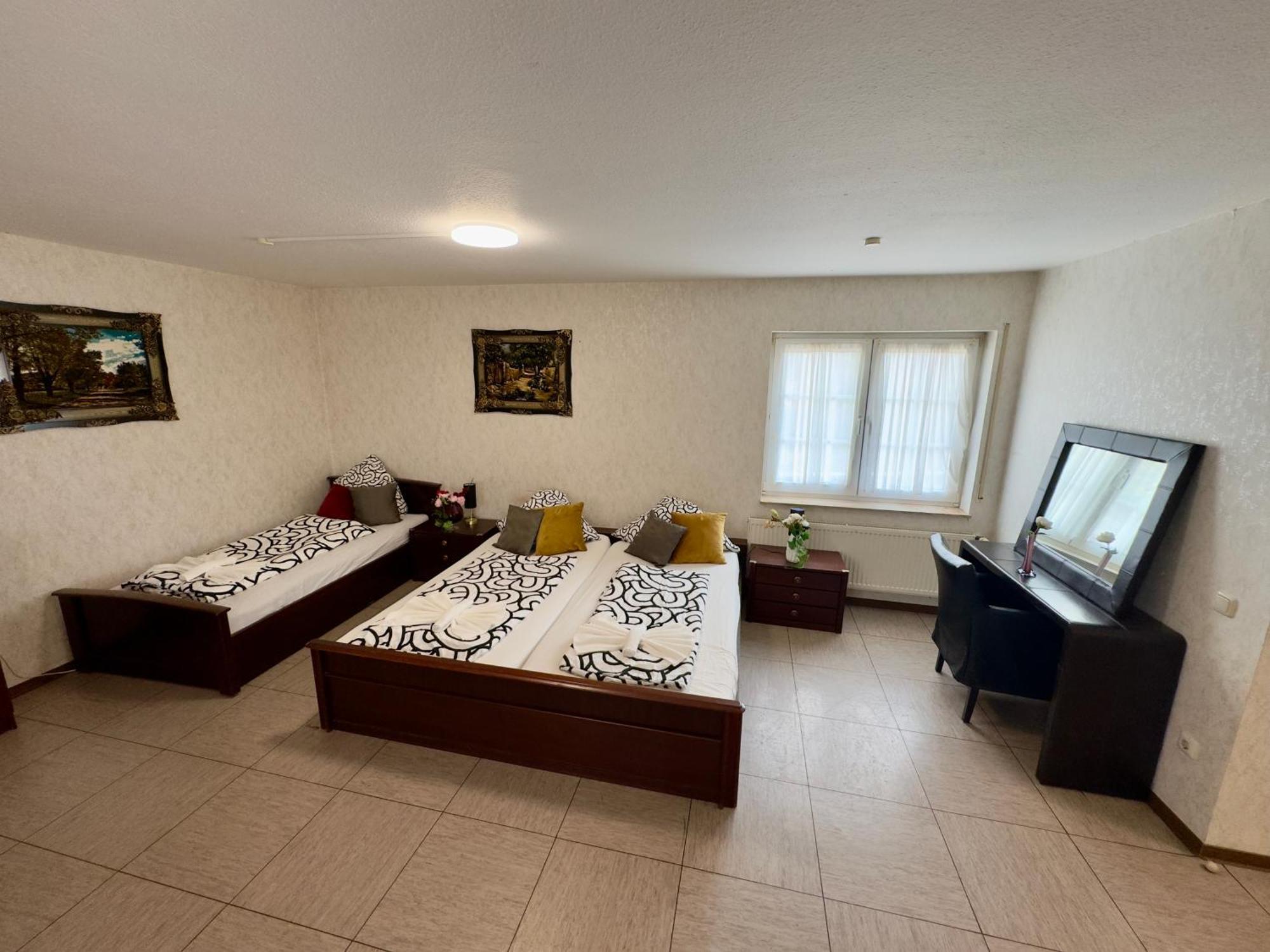 Hotel Moji 3 Landhaus Koeln Lindlar Buitenkant foto