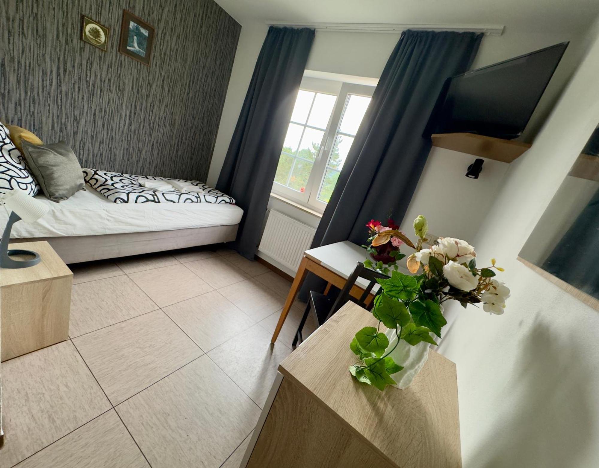 Hotel Moji 3 Landhaus Koeln Lindlar Buitenkant foto